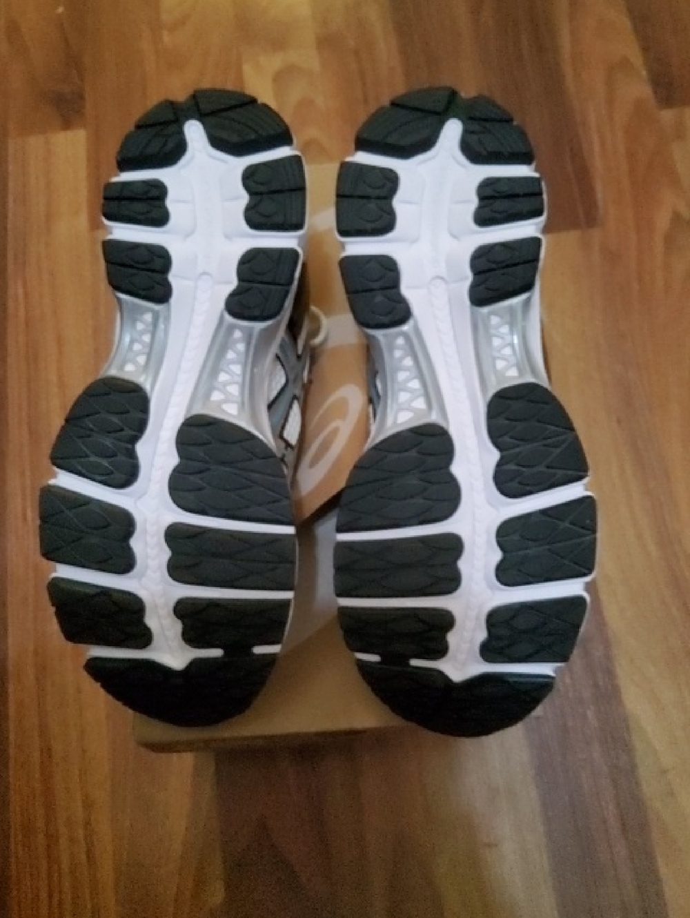 NWT ASICS x KITH Women's Sneakers in White Size Womens 7.5, 9/Mens 6, 7.5 - Picture 12 of 12